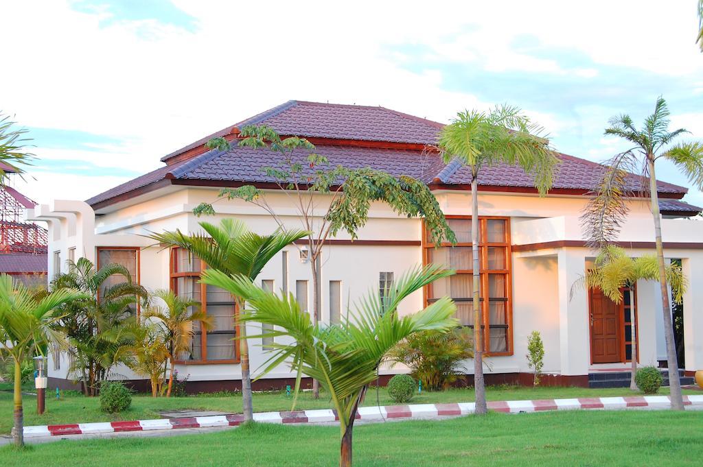The Golden Lake Hotel Naypyidaw Exterior photo